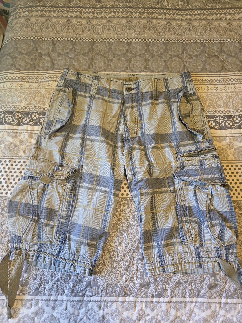 4 For $24 Men's Plaid Cargo Shorts in Blue and Tan Size 32